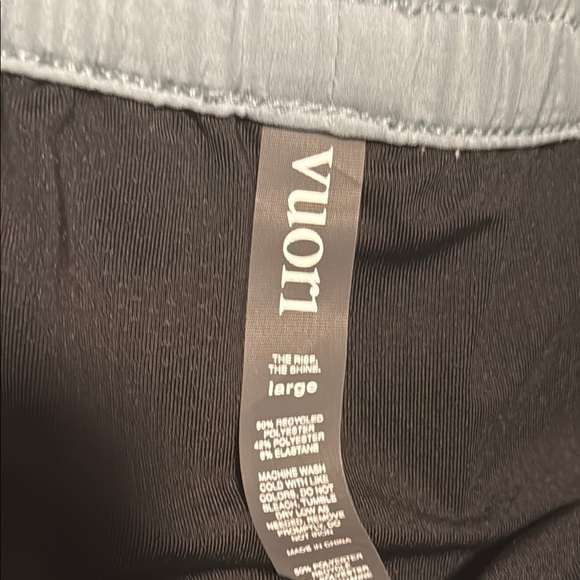 Vuori Blue Clementine Shorts size Large. - Picture 2 of 3